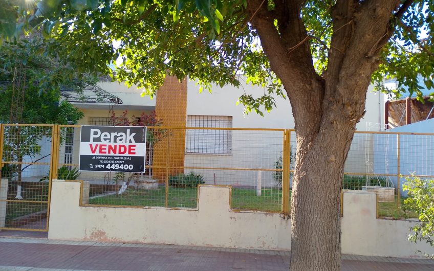 CASA CON DEPTO EN VENTA
